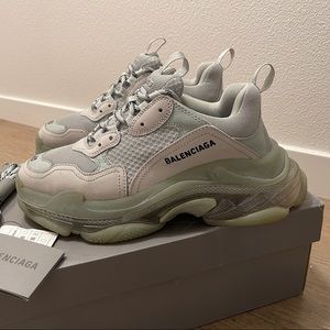 ❤️ Balenciaga Triple S Clear Sole Sneakers ❤️